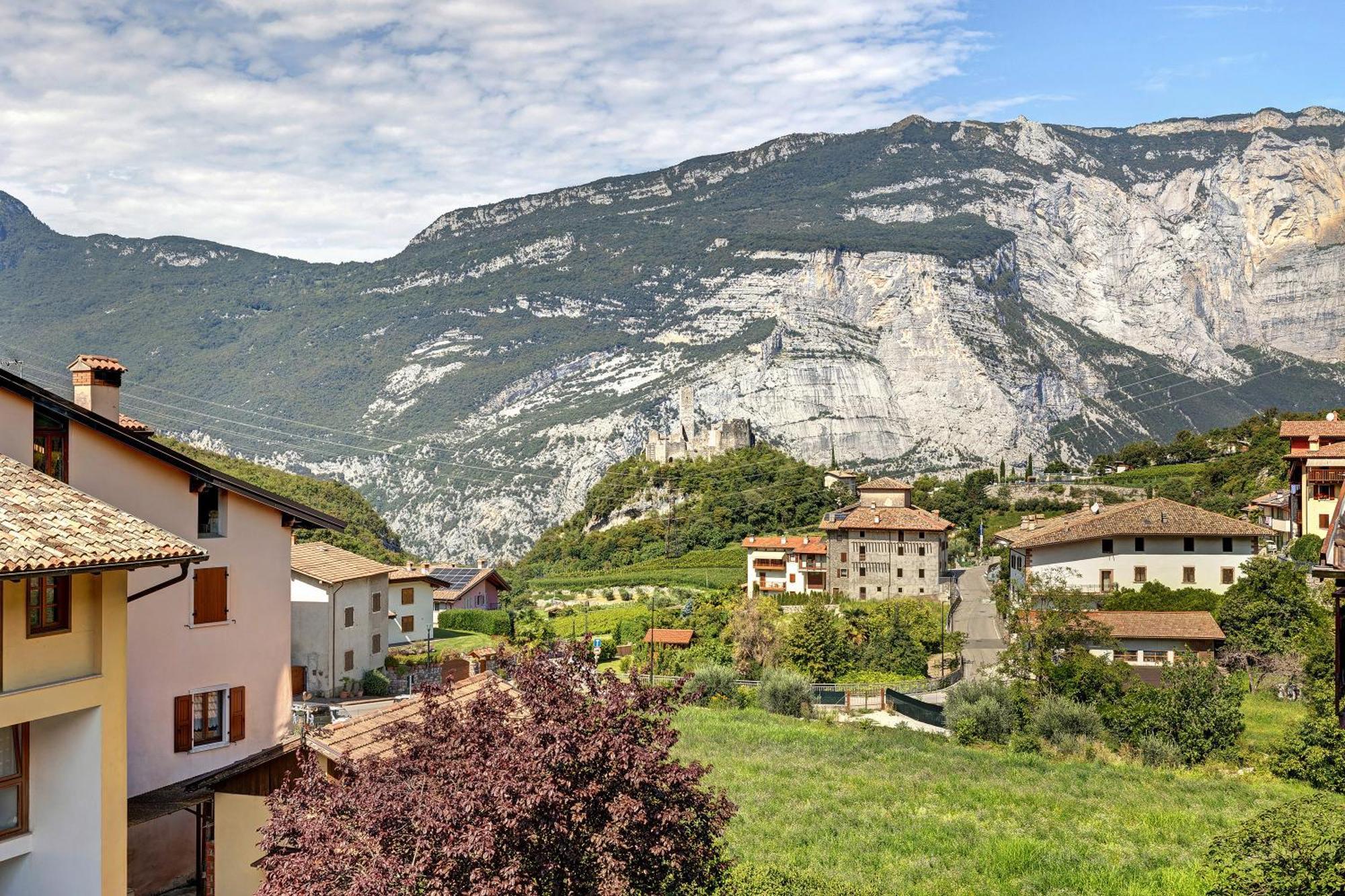Castle View Apartment Drena Exterior foto